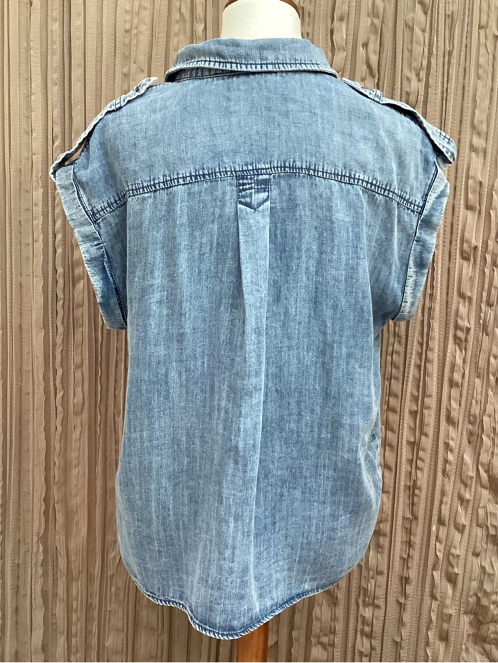 Sugar+Lips Denim Sleeveless Button-Front Top w/pockets, epilates, loose fit,M - Picture 5 of 11